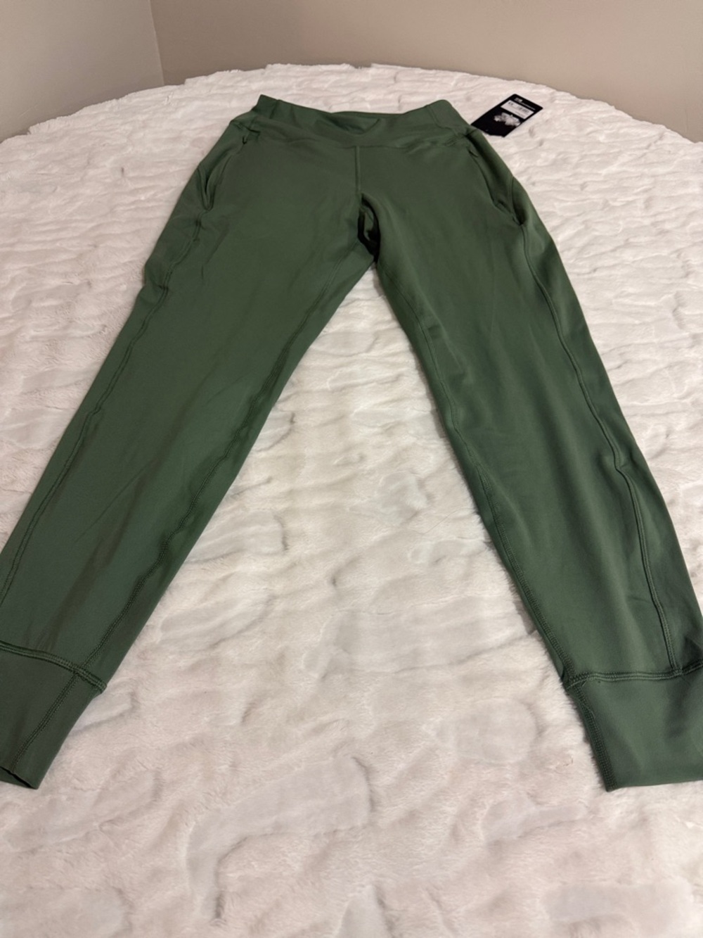 90 Degrees Laurel Wreath Interlock Greenwich Joggers Size XS.